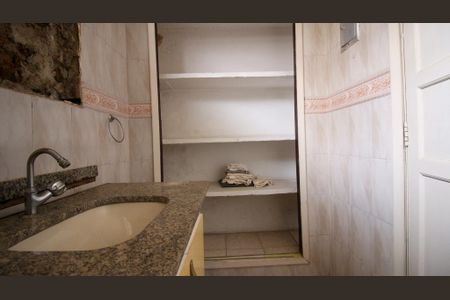 Casa à venda com 203m², 2 quartos e 2 vagas Casa à venda com 203m², 2 quartos e 2 vagasBanheiro Social