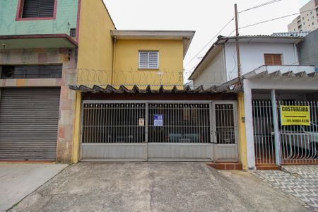 Casa à venda com 203m², 2 quartos e 2 vagas Casa à venda com 203m², 2 quartos e 2 vagasFachada