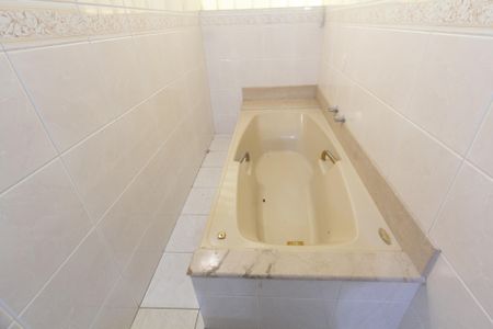 Casa à venda com 215m², 3 quartos e 2 vagas Casa à venda com 215m², 3 quartos e 2 vagasBanheiro
