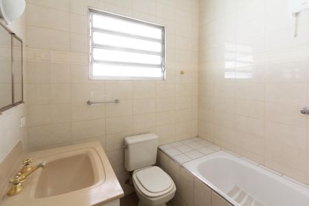 Casa à venda com 215m², 3 quartos e 2 vagas Casa à venda com 215m², 3 quartos e 2 vagasBanheiro da Suíte