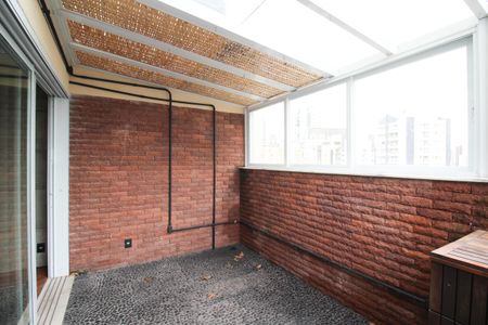 Apartamento à venda com 90m², 1 quarto e 2 vagas Apartamento à venda com 90m², 1 quarto e 2 vagasSacada