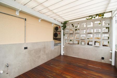 Apartamento à venda com 90m², 1 quarto e 2 vagas Apartamento à venda com 90m², 1 quarto e 2 vagasSacada