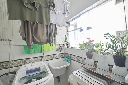 Apartamento à venda com 57m², 2 quartos e 1 vaga Apartamento à venda com 57m², 2 quartos e 1 vagaÁrea de Serviço