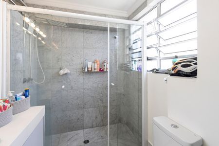 Apartamento à venda com 100m², 2 quartos e 1 vaga Apartamento à venda com 100m², 2 quartos e 1 vagaBanheiro da Suíte