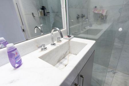 Apartamento à venda com 100m², 2 quartos e 1 vaga Apartamento à venda com 100m², 2 quartos e 1 vagaBanheiro da Suíte 2