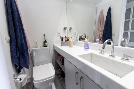 Apartamento à venda com 100m², 2 quartos e 1 vaga Apartamento à venda com 100m², 2 quartos e 1 vagaBanheiro da Suíte 2