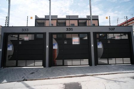 Casa à venda com 108m², 3 quartos e 2 vagasFachada