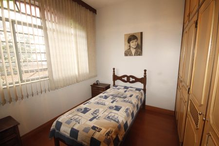 Casa à venda com 390m², 6 quartos e 2 vagasQuarto 1