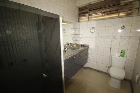 Casa à venda com 390m², 6 quartos e 2 vagasBanheiro 2