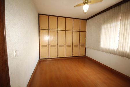 Casa à venda com 390m², 6 quartos e 2 vagasQuarto 3