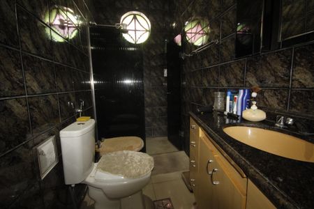 Casa à venda com 390m², 6 quartos e 2 vagasBanheiro 1