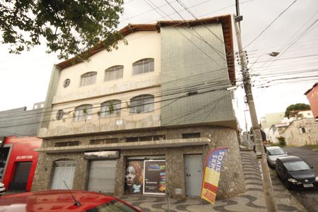 Casa à venda com 390m², 6 quartos e 2 vagasFachada