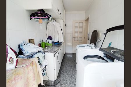 Casa à venda com 446m², 4 quartos e 12 vagas Casa à venda com 446m², 4 quartos e 12 vagasÁrea de Serviço