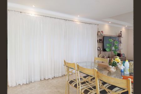 Casa à venda com 446m², 4 quartos e 12 vagas Casa à venda com 446m², 4 quartos e 12 vagasSala