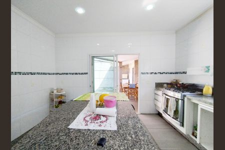 Casa à venda com 446m², 4 quartos e 12 vagas Casa à venda com 446m², 4 quartos e 12 vagasCozinha