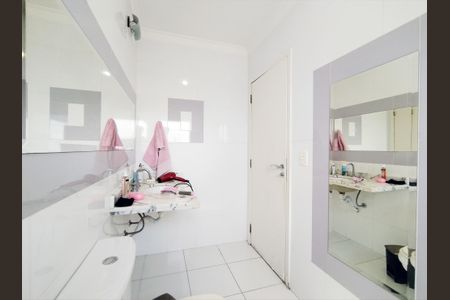 Casa à venda com 446m², 4 quartos e 12 vagas Casa à venda com 446m², 4 quartos e 12 vagasBanheiro da Suíte 1