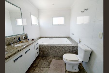 Casa à venda com 446m², 4 quartos e 12 vagas Casa à venda com 446m², 4 quartos e 12 vagasBanheiro da Suíte 4