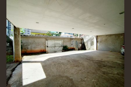 Casa à venda com 446m², 4 quartos e 12 vagas Casa à venda com 446m², 4 quartos e 12 vagasQuintal