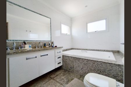 Casa à venda com 446m², 4 quartos e 12 vagas Casa à venda com 446m², 4 quartos e 12 vagasBanheiro da Suíte 4