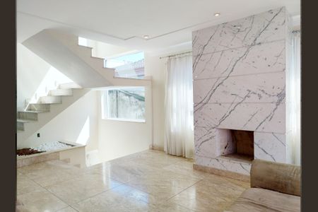 Casa à venda com 446m², 4 quartos e 12 vagas Casa à venda com 446m², 4 quartos e 12 vagasSala