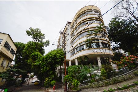 Apartamento à venda com 77m², 2 quartos e 1 vaga Apartamento à venda com 77m², 2 quartos e 1 vagaFachada