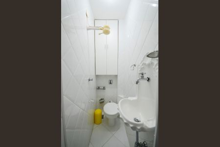 Apartamento à venda com 77m², 2 quartos e 1 vaga Apartamento à venda com 77m², 2 quartos e 1 vagaBanheiro de Serviço