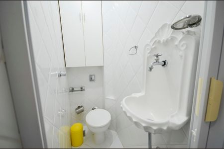 Apartamento à venda com 77m², 2 quartos e 1 vaga Apartamento à venda com 77m², 2 quartos e 1 vagaBanheiro de Serviço