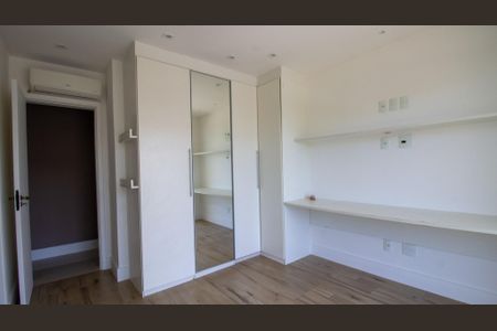 Casa de condomínio à venda com 320m², 4 quartos e 2 vagasSuíte 3