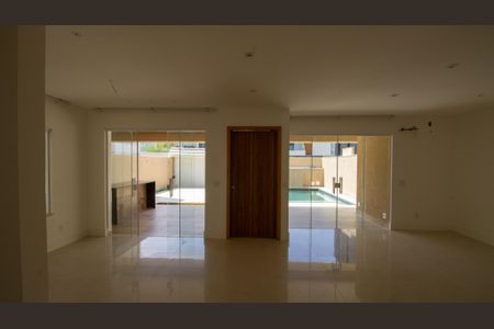 Casa de condomínio à venda com 320m², 4 quartos e 2 vagasSala