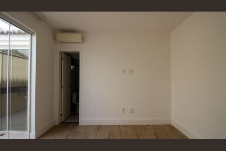 Casa de condomínio à venda com 320m², 4 quartos e 2 vagasSuíte 1