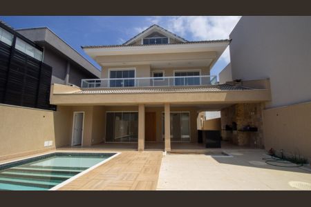 Casa de condomínio à venda com 320m², 4 quartos e 2 vagasQuintal