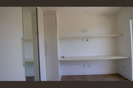 Casa de condomínio à venda com 320m², 4 quartos e 2 vagasSuíte 3