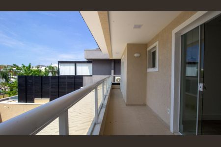 Casa de condomínio à venda com 320m², 4 quartos e 2 vagasVaranda da Suíte 2 e 3