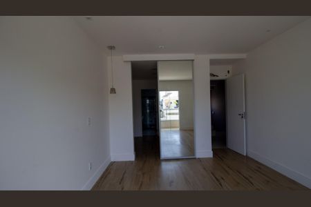 Casa de condomínio à venda com 320m², 4 quartos e 2 vagasSuíte 2