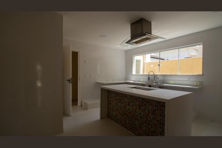 Casa de condomínio à venda com 320m², 4 quartos e 2 vagasCozinha