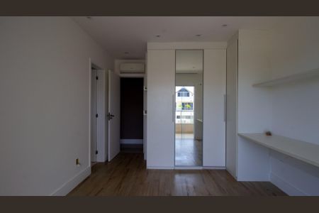 Casa de condomínio à venda com 320m², 4 quartos e 2 vagasSuíte 3