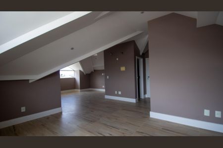 Casa de condomínio à venda com 320m², 4 quartos e 2 vagasSotão