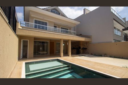 Casa de condomínio à venda com 320m², 4 quartos e 2 vagasQuintal