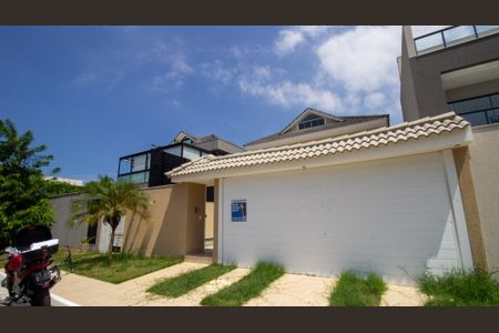 Casa de condomínio à venda com 320m², 4 quartos e 2 vagasFachada da Casa