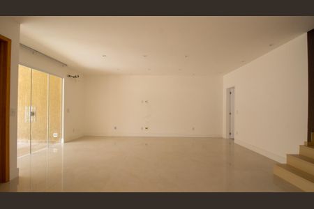 Casa de condomínio à venda com 320m², 4 quartos e 2 vagasSala