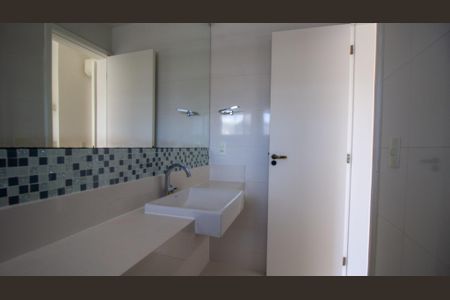 Casa de condomínio à venda com 320m², 4 quartos e 2 vagasBanheiro da Suíte 3