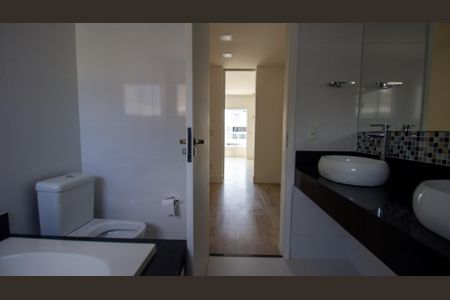 Casa de condomínio à venda com 320m², 4 quartos e 2 vagasBanheiro da Suíte 2