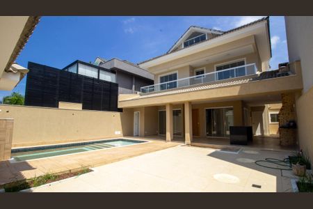 Casa de condomínio à venda com 320m², 4 quartos e 2 vagasQuintal
