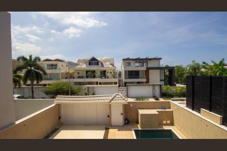 Casa de condomínio à venda com 320m², 4 quartos e 2 vagasVista da Varanda da Suíte 2 e 3