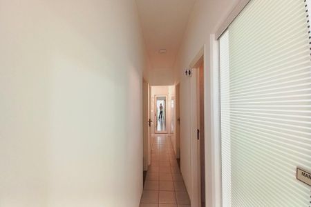 Casa à venda com 110m², 3 quartos e 3 vagas Casa à venda com 110m², 3 quartos e 3 vagasCorredor