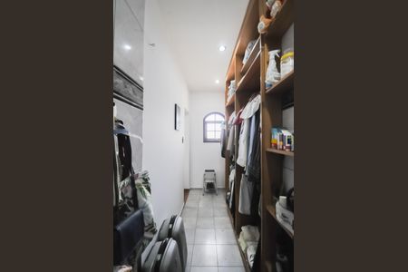 Casa à venda com 275m², 3 quartos e 2 vagasBanheiro da Suíte 1 e closet