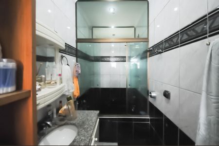 Casa à venda com 275m², 3 quartos e 2 vagasBanheiro da Suíte 1 e closet