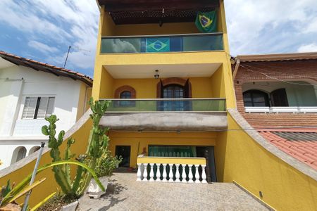 Casa à venda com 275m², 3 quartos e 2 vagasquintal - frente