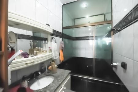 Casa à venda com 275m², 3 quartos e 2 vagasBanheiro da Suíte 1 e closet