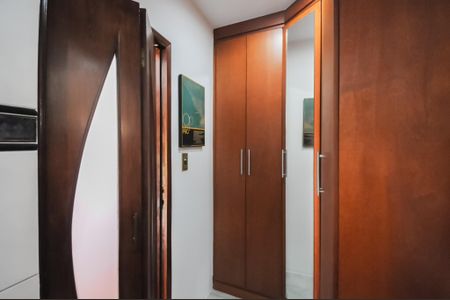 Casa à venda com 275m², 3 quartos e 2 vagasBanheiro da Suíte 2 e closet